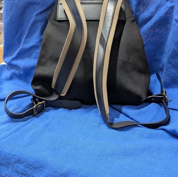 FILSON WOMEN\'S BLACK DRAWSTRING BACKPACK main image 4